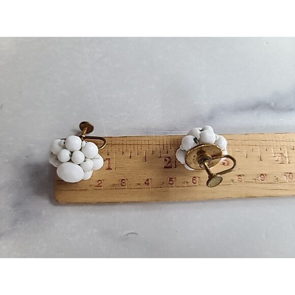 Western Germany White Floral Screwback Earrings Vintage - Picture 10 of 10